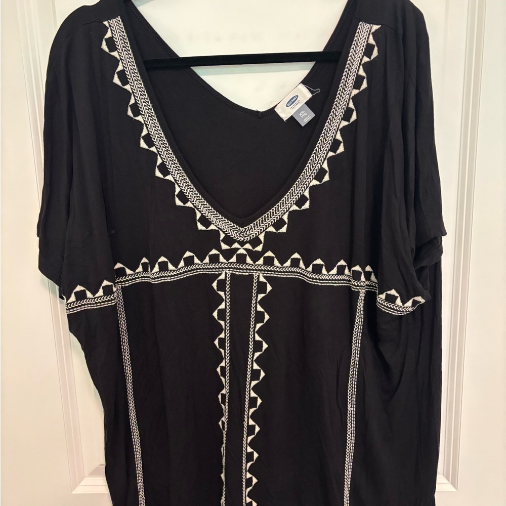 Old Navy Black Top with White Detailing